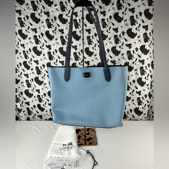COACH Turn-lock Clasp Leather Tote Bag